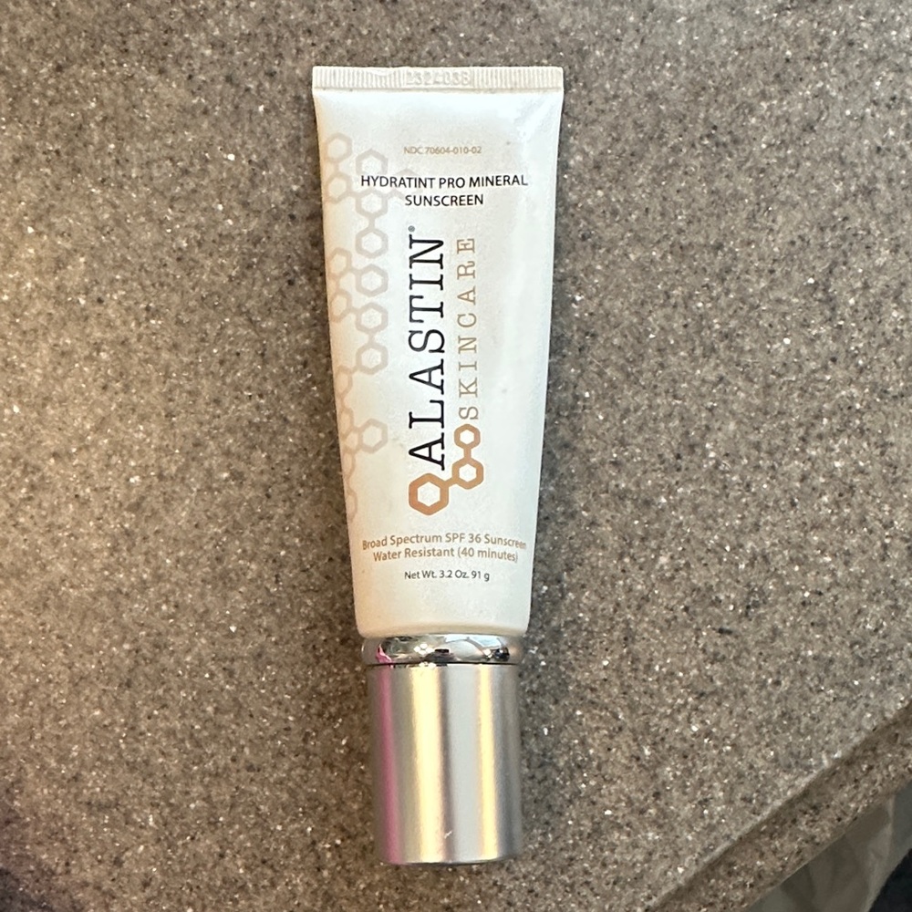 Alastin HydraTint Pro Mineral Sunscreen - Picture 2 of 4